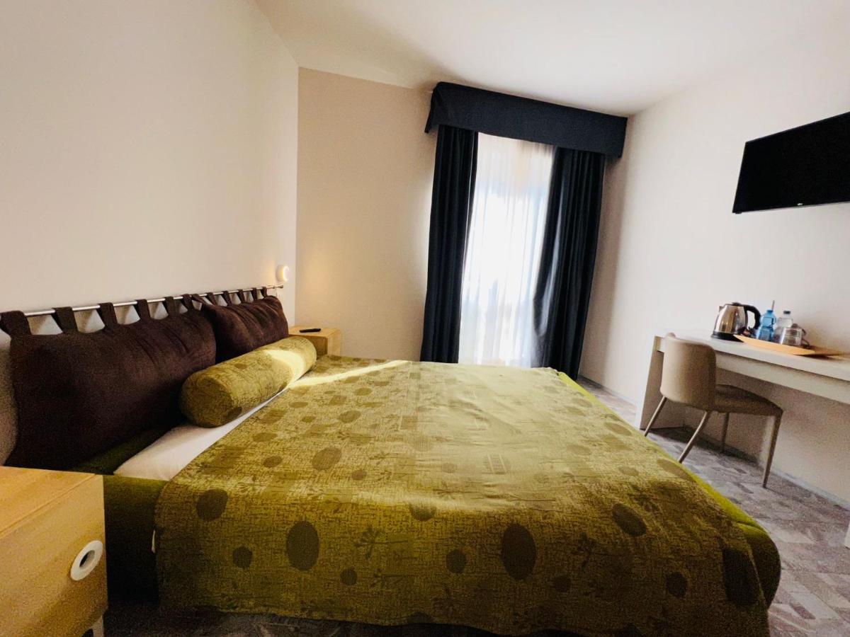 Hotel Garni Santa Caterina ออร์ตาซันจูลิโอ ภายนอก รูปภาพ