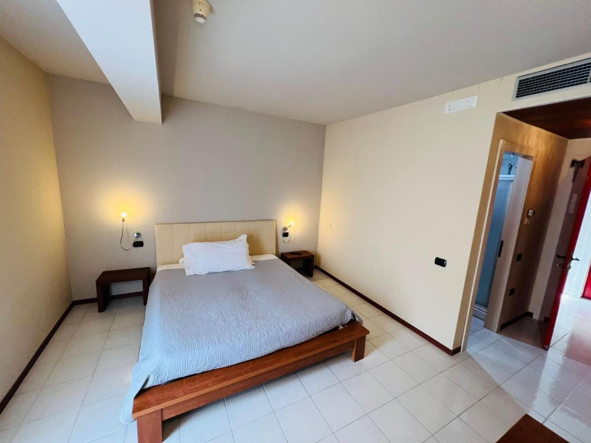 Hotel Garni Santa Caterina ออร์ตาซันจูลิโอ ภายนอก รูปภาพ